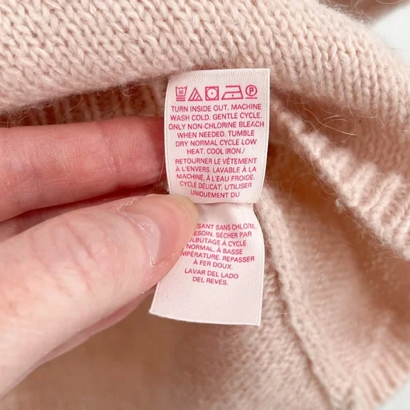 Victoria’s Secret Acrylic Wool Blend Pink Heart Long Sleeve Sweater Womens Small - Picture 9 of 9